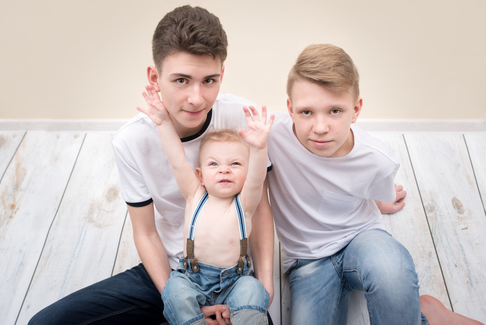 Fotografia rodzinna, urodzinowa, studyjna – Szymon, Kacper i Dawid